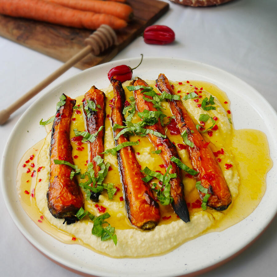Carrots &amp; Hummus